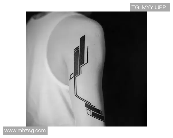 足球明星背部纹身图案解析与设计灵感分享让你领略独特个性魅力